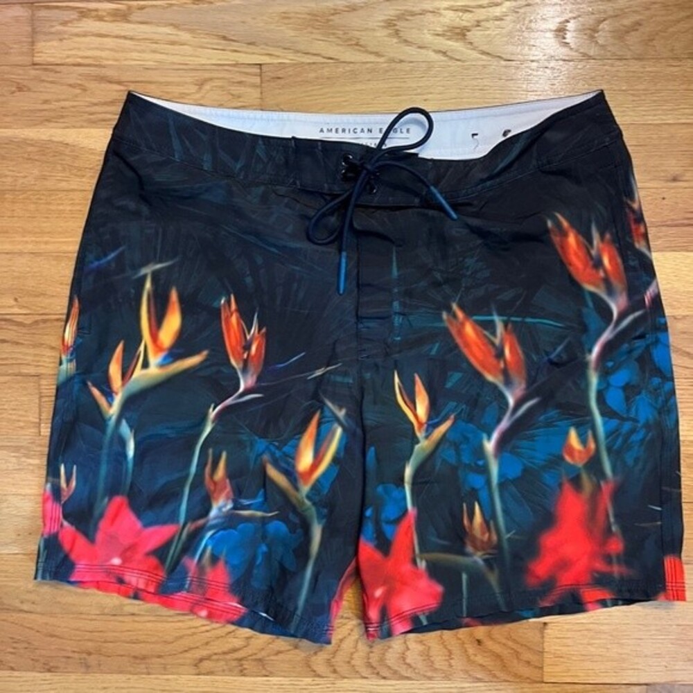 American Eagle Swim Trunks Size L